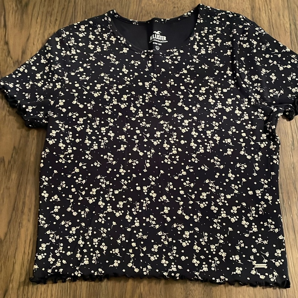 Hollister Baby Tee Dark Navy floral Like NEW